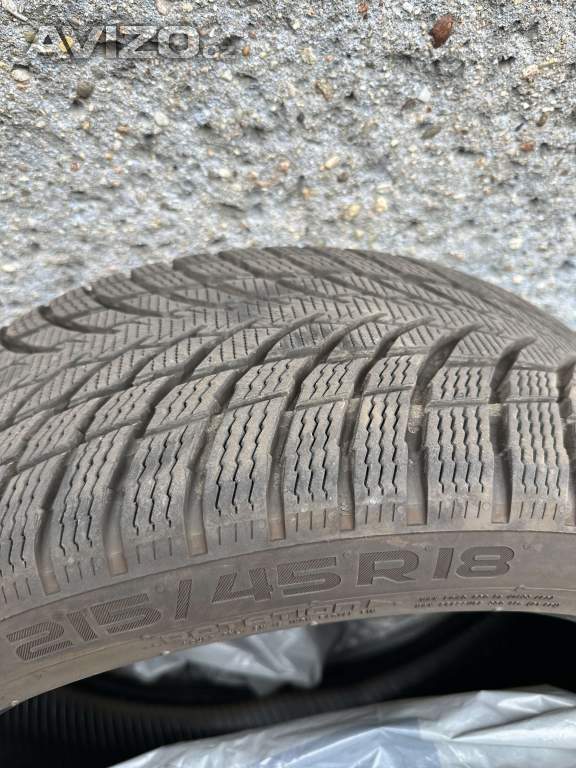 Foto inzerátu Prodám zimní pneu Nokian 215/45 R18