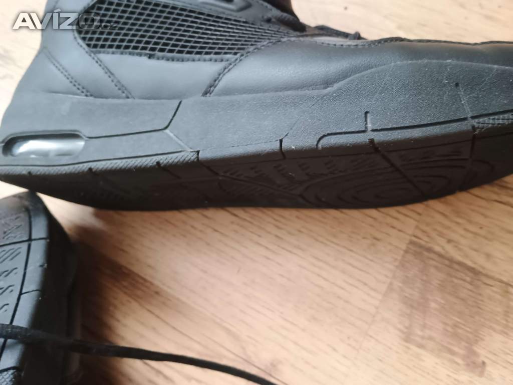 Foto inzerátu  Úplne nové tenisky Everlast Layup (veľkosť 47 / 31 cm) – v záruke