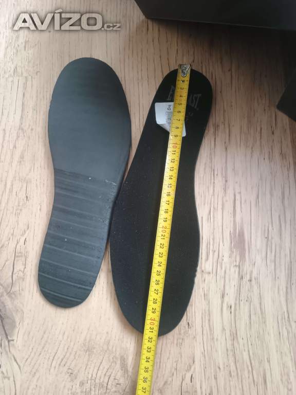 Foto inzerátu  Úplne nové tenisky Everlast Layup (veľkosť 47 / 31 cm) – v záruke