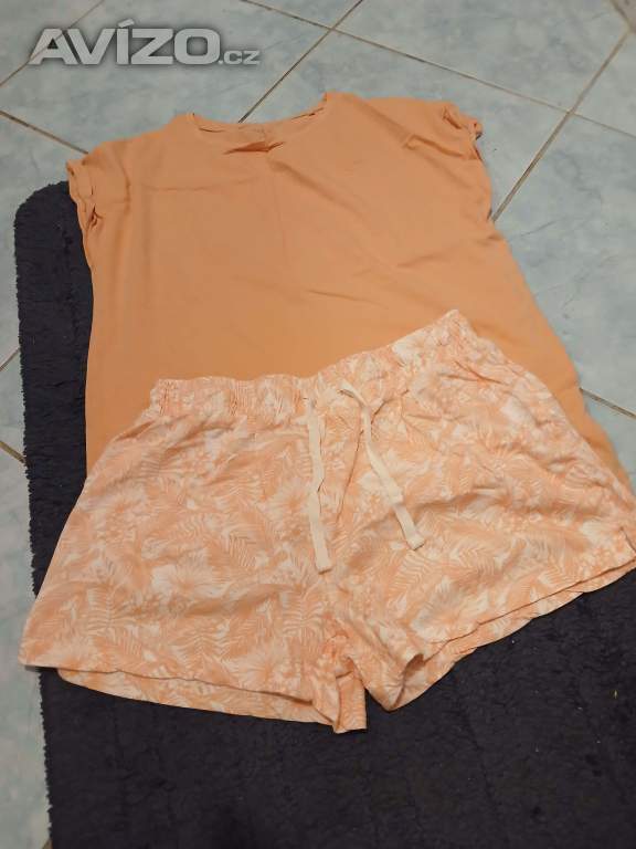 Oranžové pyžamo 
