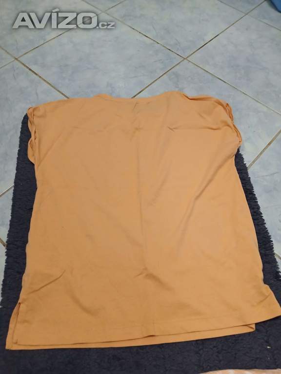 Foto inzerátu Oranžové pyžamo 