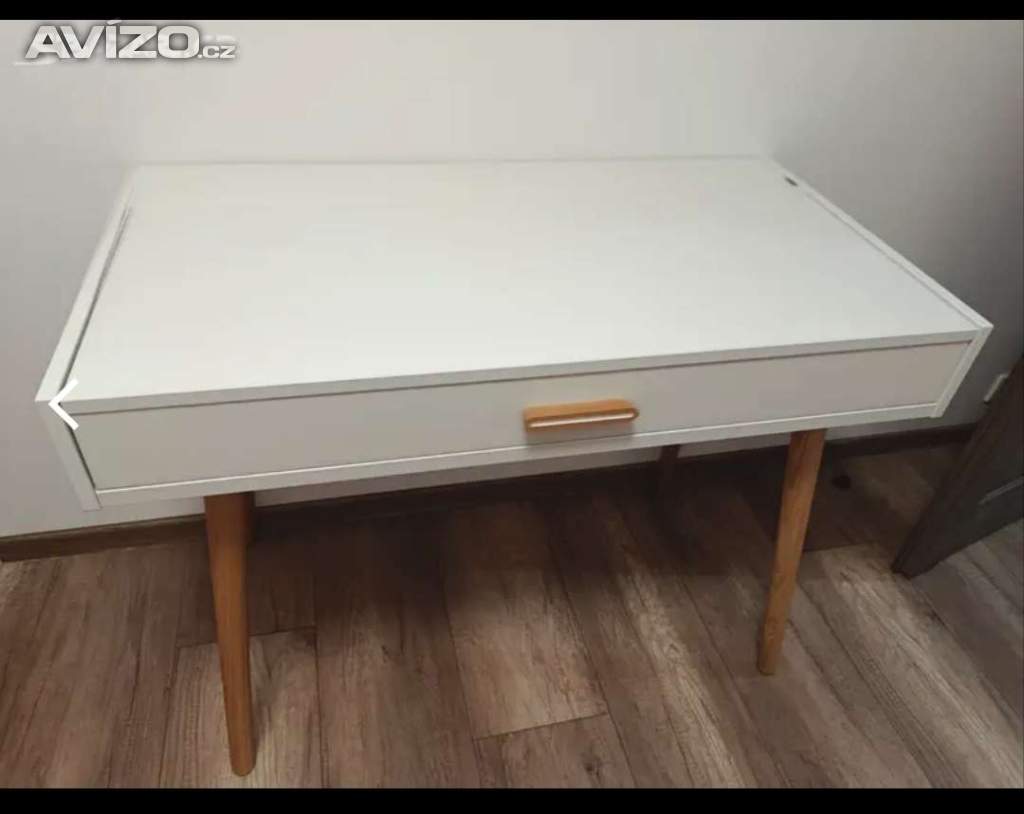 Foto inzerátu Toaletní stolek 