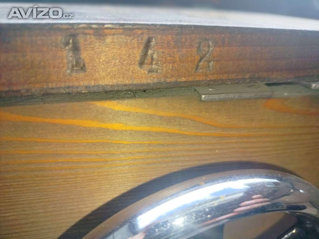 Foto inzerátu STARÝ ŠICÍ STROJ - LADA 