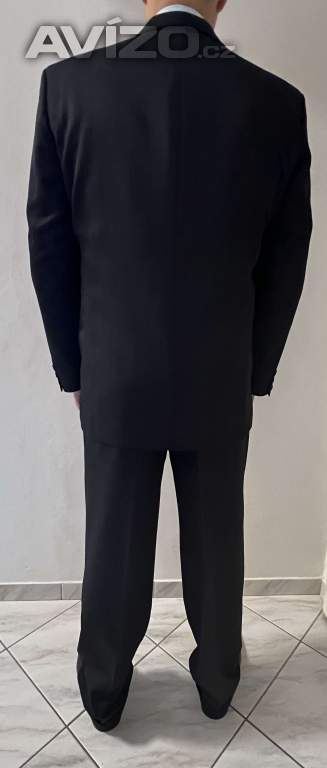 Foto inzerátu Zánovní třídílný pánský oblek