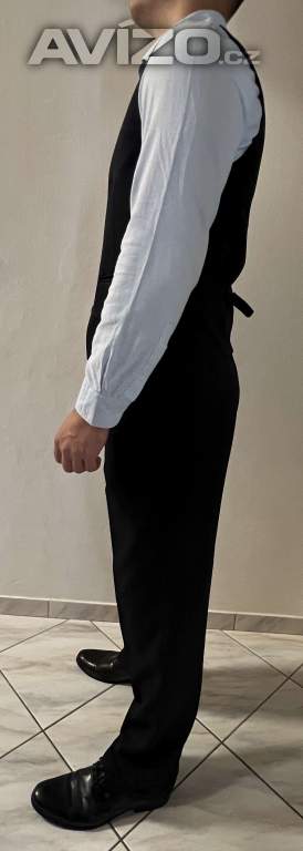 Foto inzerátu Zánovní třídílný pánský oblek