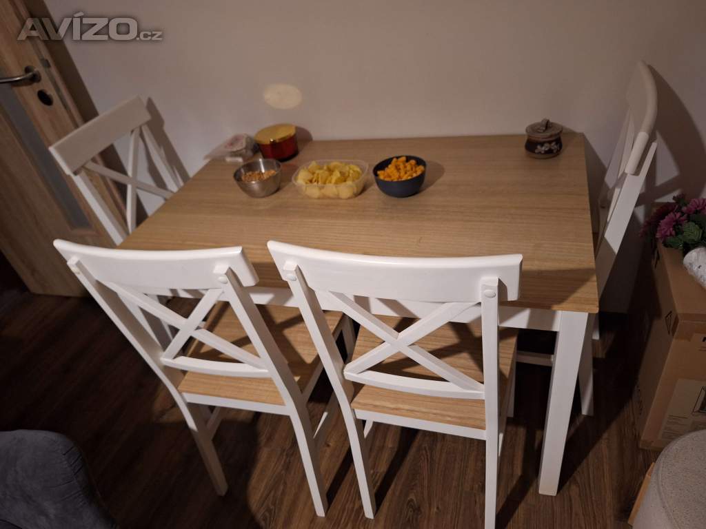 Kuchyňský stůl a 4 židle