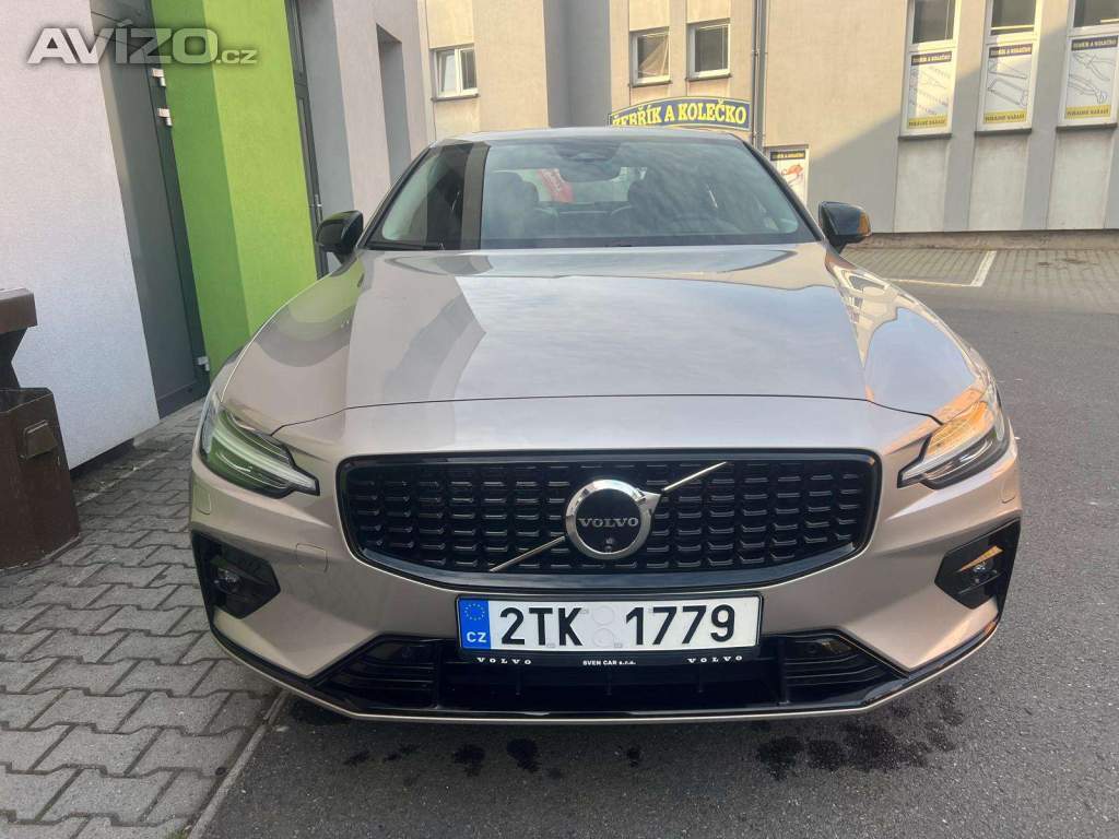 Volvo S60 B5 AWD Ultimate Dark | HUD | Pilot Assist | Panorama | 33 000 km | 1. majitel