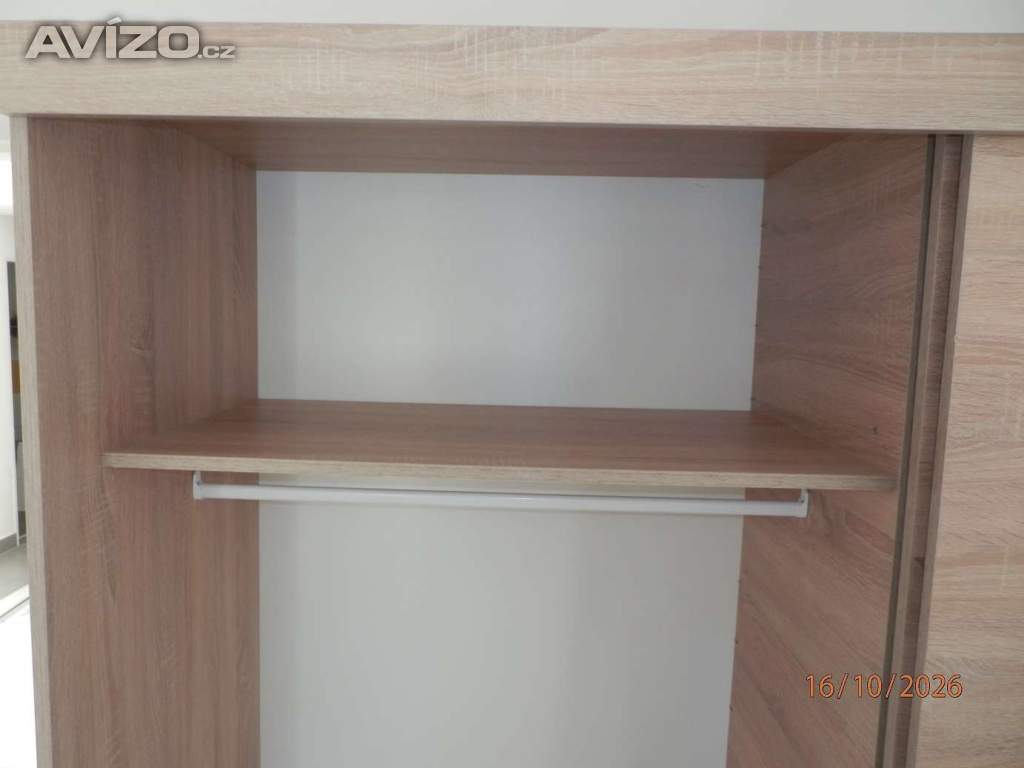 Foto inzerátu Skříň s posuvnými dveřmi a úložným prostorem Nová 2Roky stará. 195x181x60,5cm.