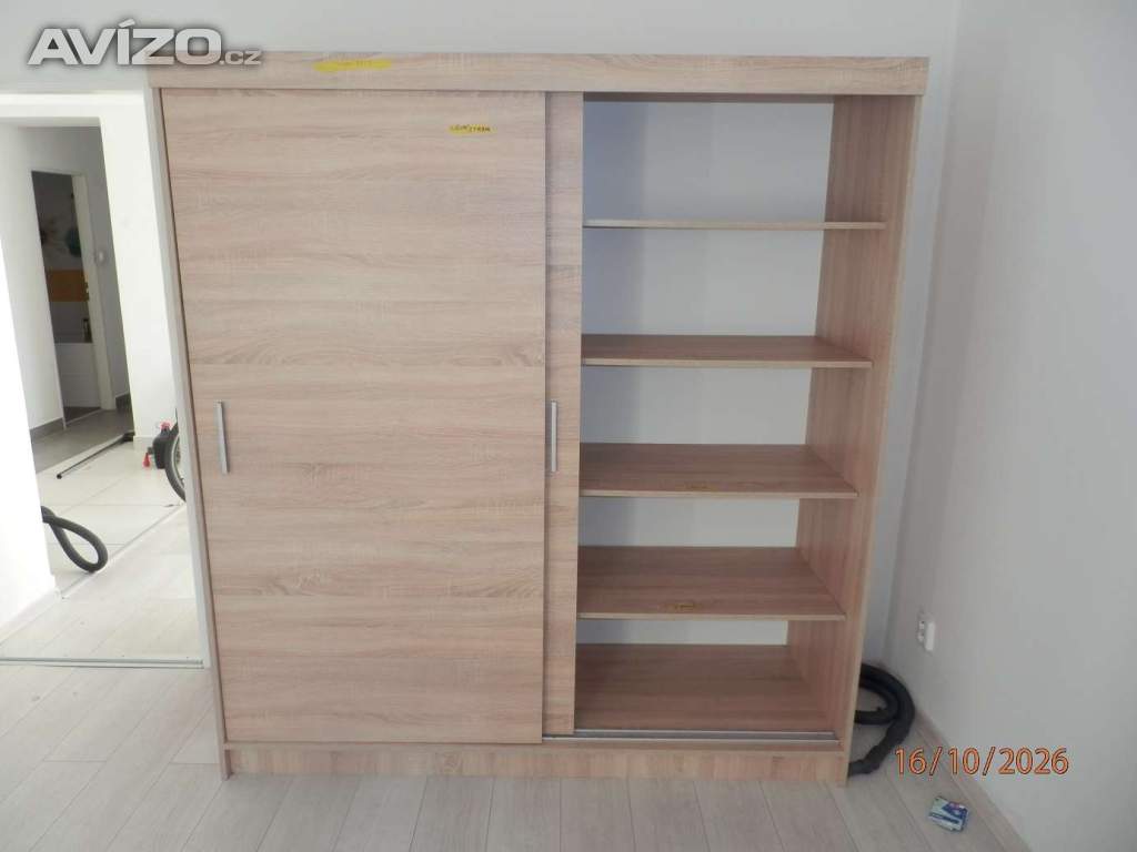 Foto inzerátu Skříň s posuvnými dveřmi a úložným prostorem Nová 2Roky stará. 195x181x60,5cm.