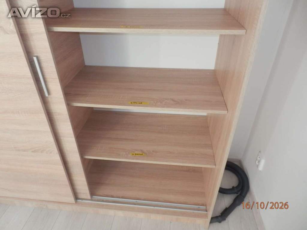 Foto inzerátu Skříň s posuvnými dveřmi a úložným prostorem Nová 2Roky stará. 195x181x60,5cm.