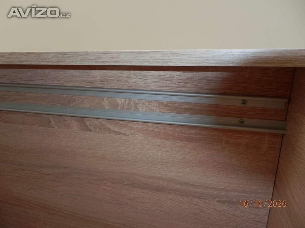 Foto inzerátu Skříň s posuvnými dveřmi a úložným prostorem Nová 2Roky stará. 195x181x60,5cm.