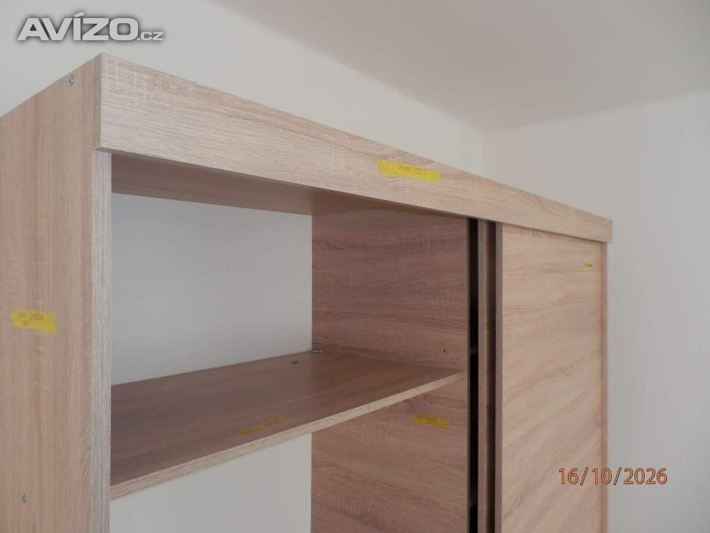 Foto inzerátu Skříň s posuvnými dveřmi a úložným prostorem Nová 2Roky stará. 195x181x60,5cm.
