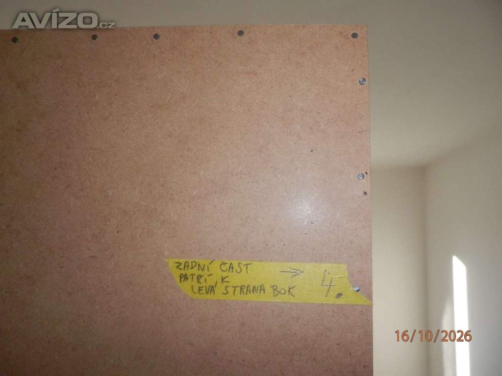 Foto inzerátu Skříň s posuvnými dveřmi a úložným prostorem Nová 2Roky stará. 195x181x60,5cm.