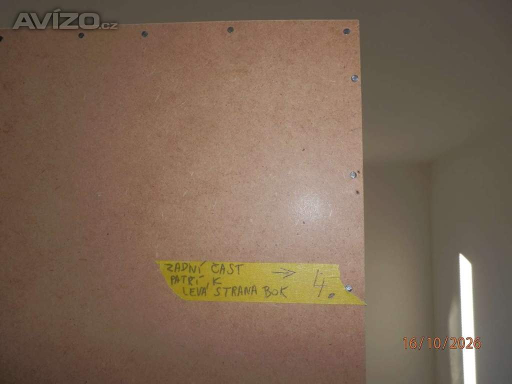 Foto inzerátu Skříň s posuvnými dveřmi a úložným prostorem Nová 2Roky stará. 195x181x60,5cm.