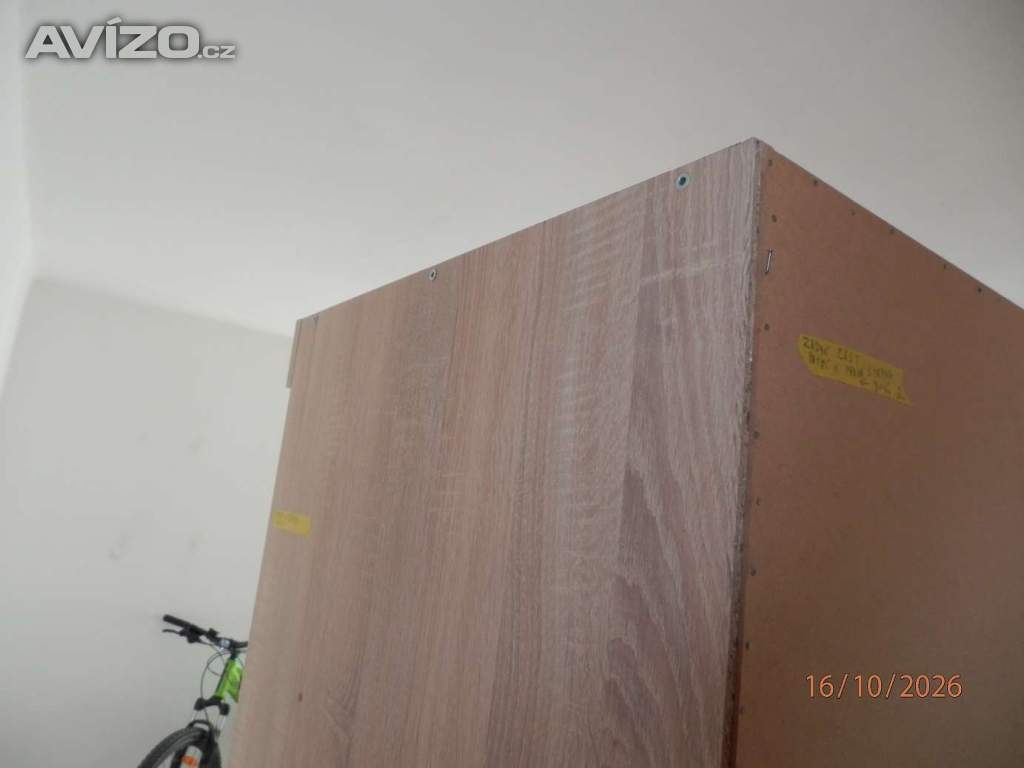 Foto inzerátu Skříň s posuvnými dveřmi a úložným prostorem Nová 2Roky stará. 195x181x60,5cm.