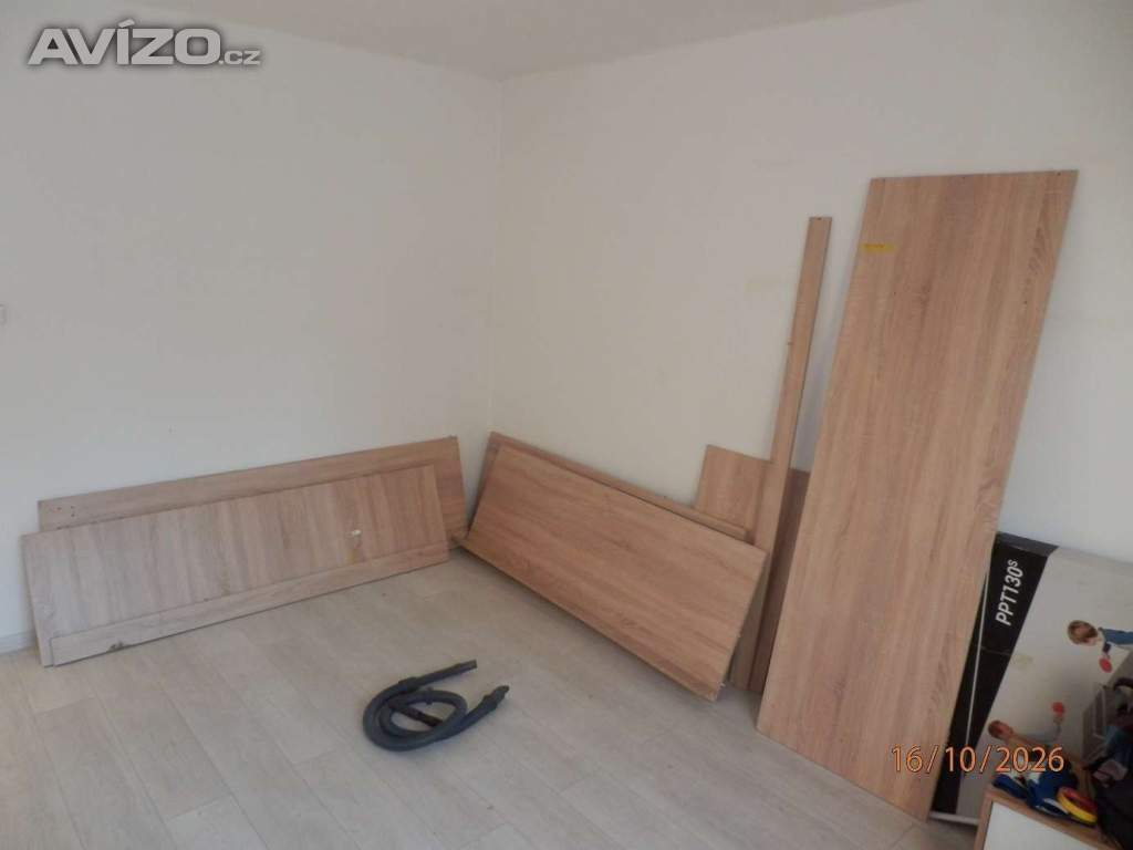 Foto inzerátu Skříň s posuvnými dveřmi a úložným prostorem Nová 2Roky stará. 195x181x60,5cm.