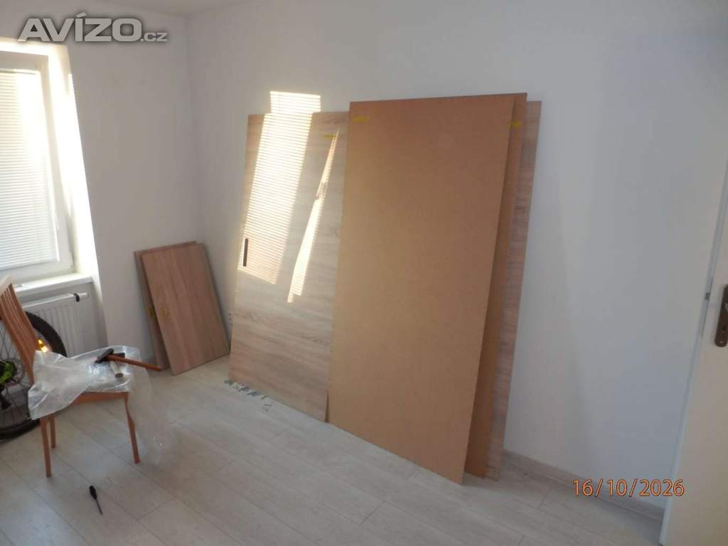 Foto inzerátu Skříň s posuvnými dveřmi a úložným prostorem Nová 2Roky stará. 195x181x60,5cm.