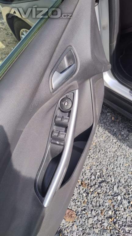Foto inzerátu Ford Focus Combi 2012 | 1.6 benzín | Automat | Titanium