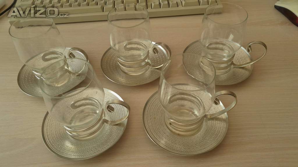 Šálky s podšálky sklo a hliník - retro sada 5 kusů