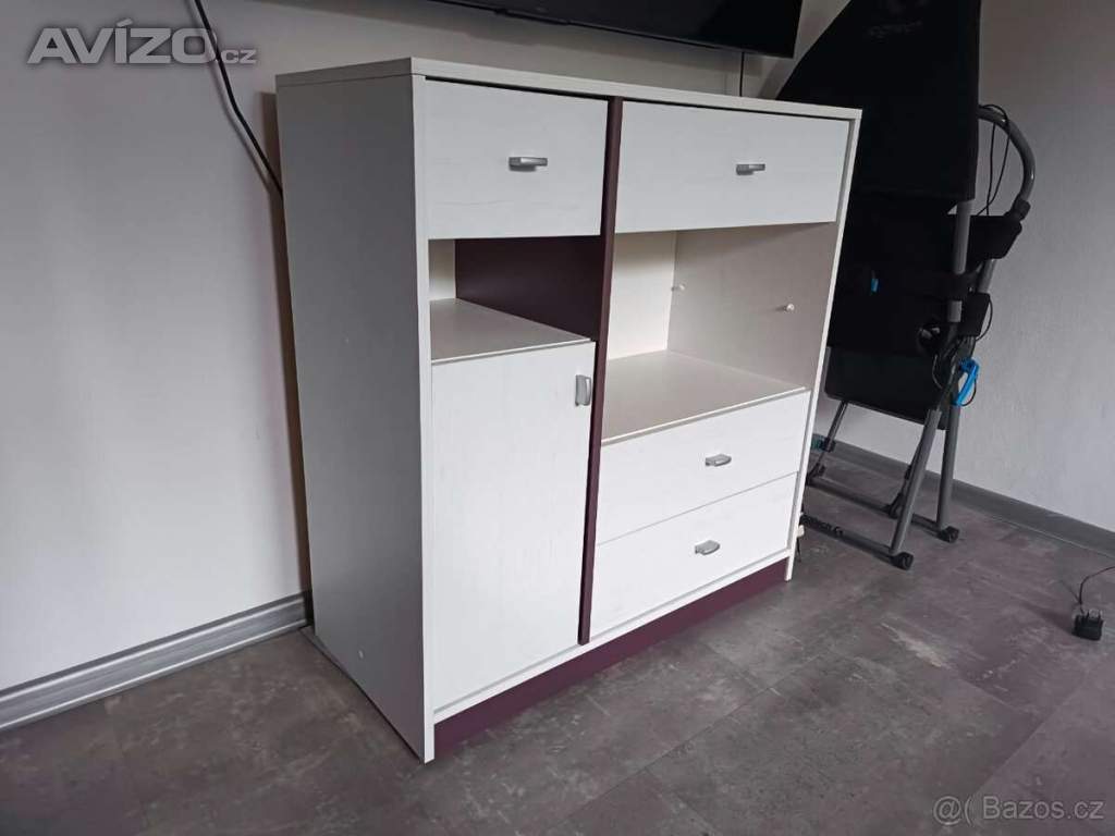 Foto inzerátu Psací stůl a komoda