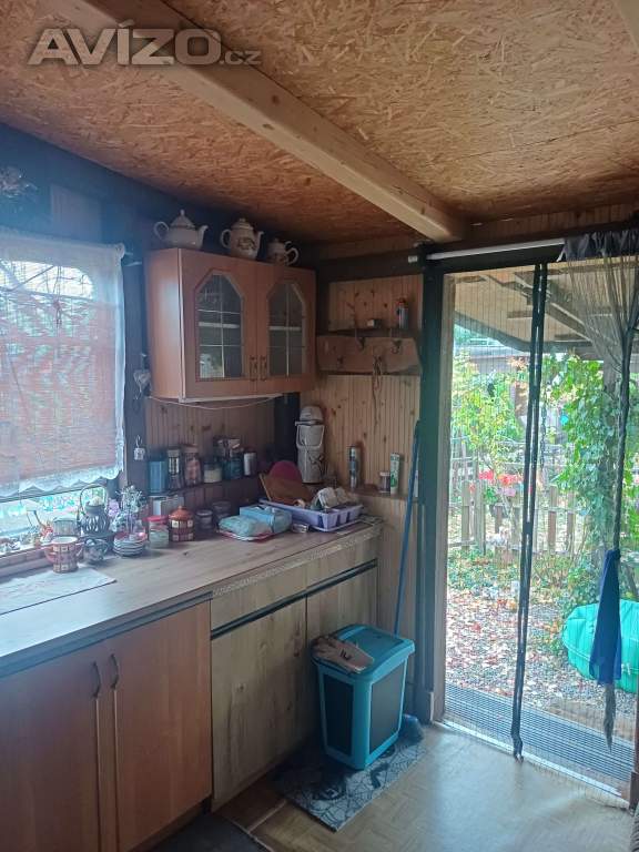 Foto inzerátu Chata s karavanem