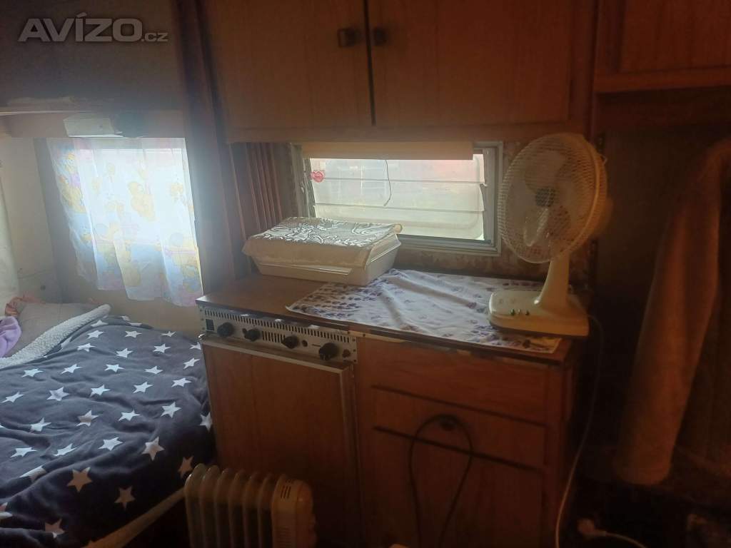 Foto inzerátu Chata s karavanem