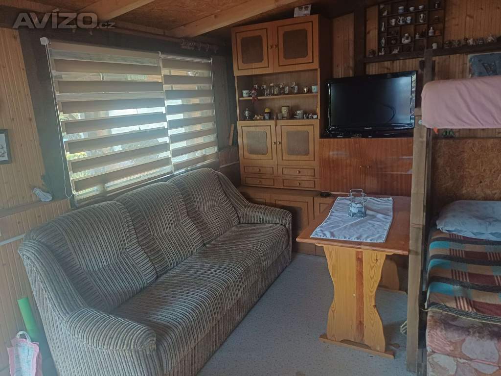 Foto inzerátu Chata s karavanem