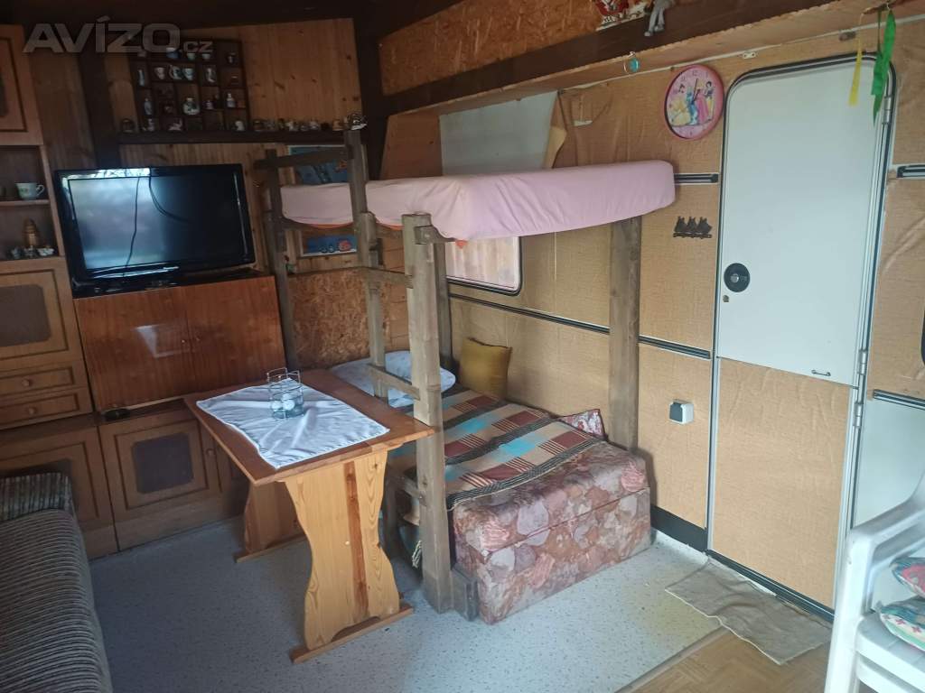Foto inzerátu Chata s karavanem