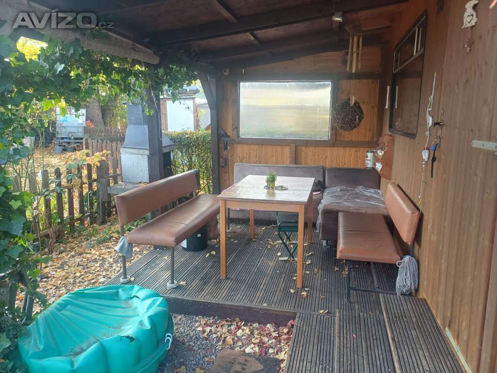 Foto inzerátu Chata s karavanem