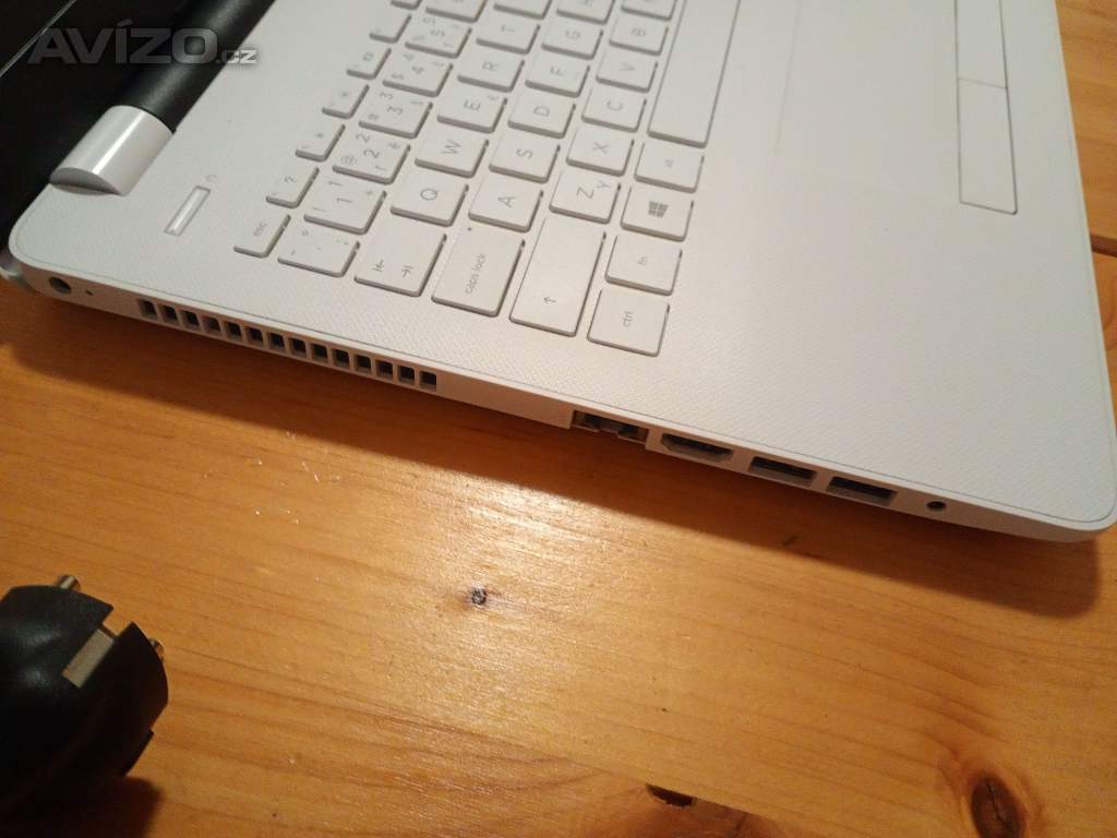 Foto inzerátu Notebook - HP 15-rb096nc Snow White - špičkový stav -