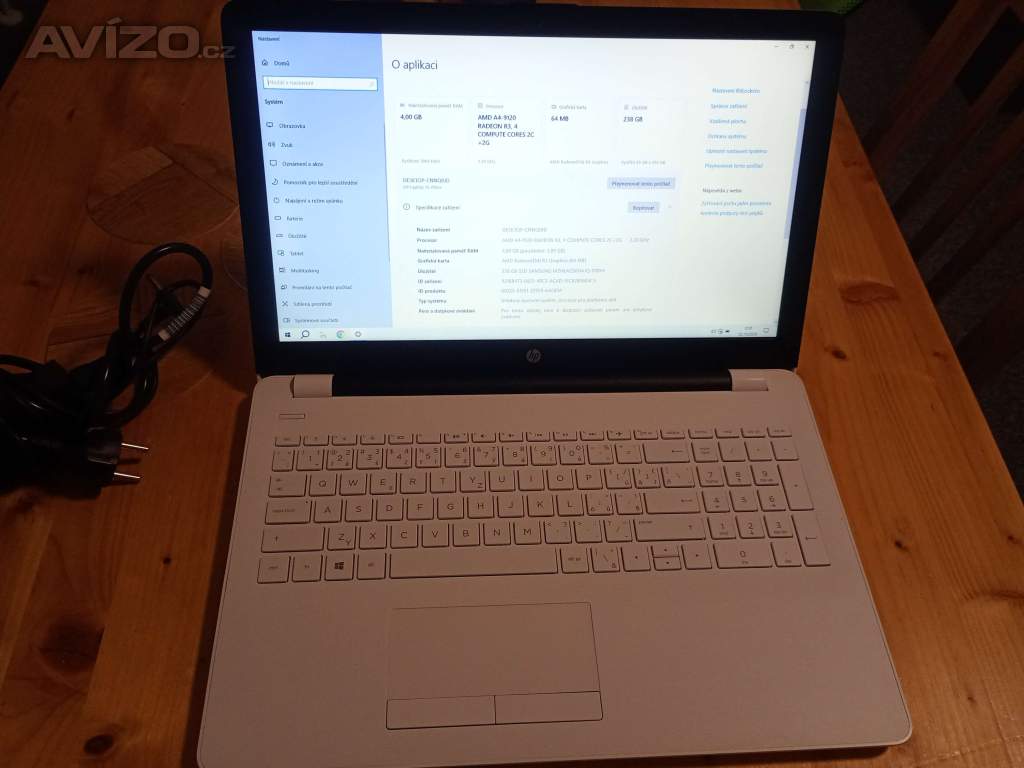 Foto inzerátu Notebook - HP 15-rb096nc Snow White - špičkový stav -