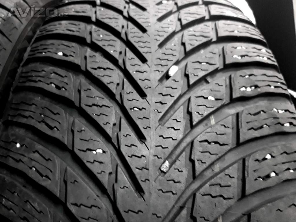 Sada zimních pneu 235/45 R20 Nokian