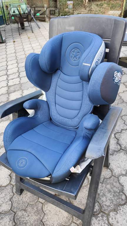 Foto inzerátu Špičková autosedačka Kiddy Phoenixfix 3 (9–18 kg) s pultíkem – Modrá