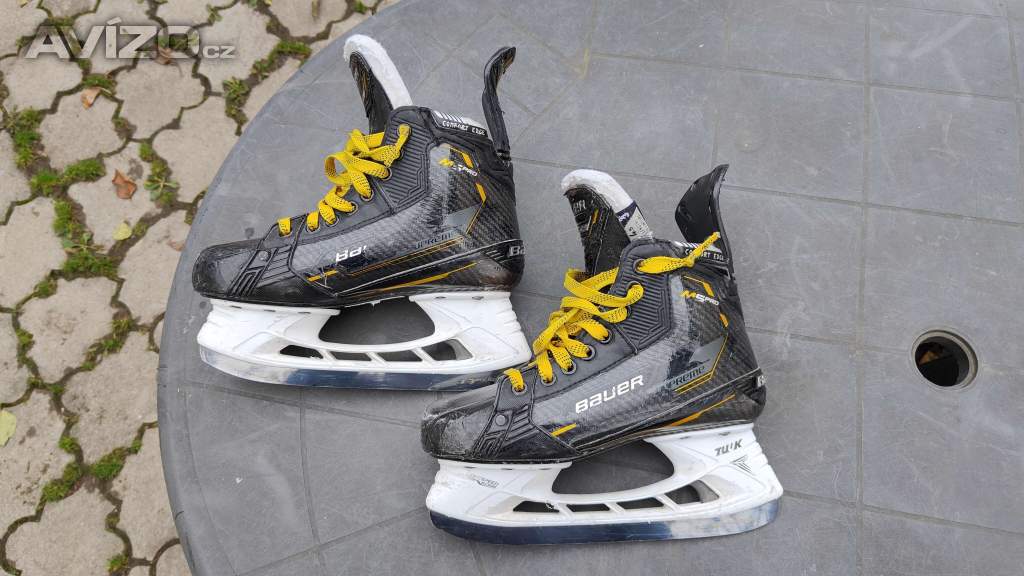 Hokejové brusle Bauer Supreme M5 PRO INT (vel. 4.5, Fit 3) + LS Pulse Ti