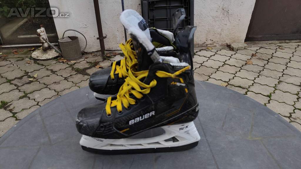 Foto inzerátu Hokejové brusle Bauer Supreme M5 PRO INT (vel. 4.5, Fit 3) + LS Pulse Ti
