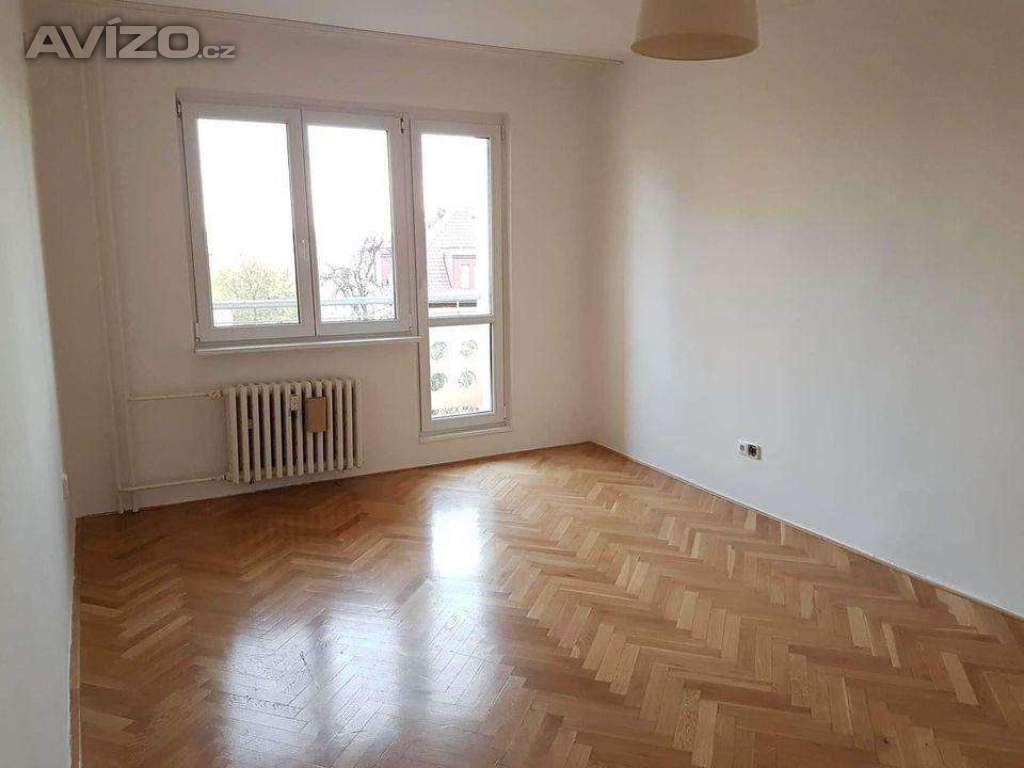 Pronajmu 1 neprůchozí pokoj,19 m2, v bytě 2+1, Praha 10, nedaleko parku. 