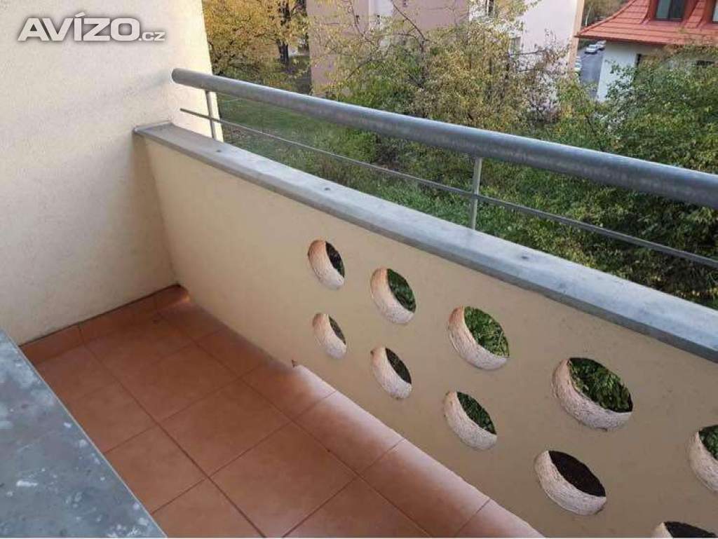 Foto inzerátu Pronajmu 1 neprůchozí pokoj,19 m2, v bytě 2+1, Praha 10, nedaleko parku. 