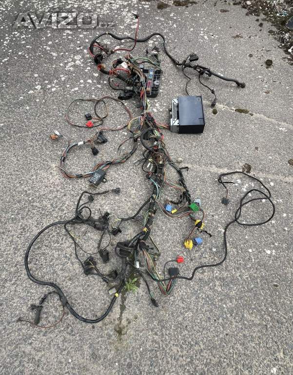 Foto inzerátu Elektrické stahovačky oken FELICIA, celá sada