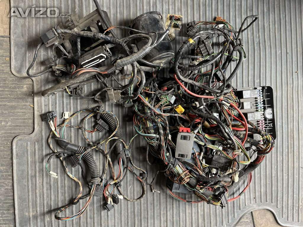 Foto inzerátu Elektrické stahovačky oken FELICIA, celá sada