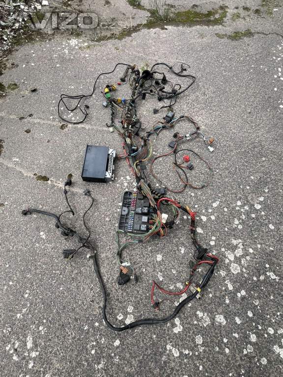 Foto inzerátu Elektrické stahovačky oken FELICIA, celá sada