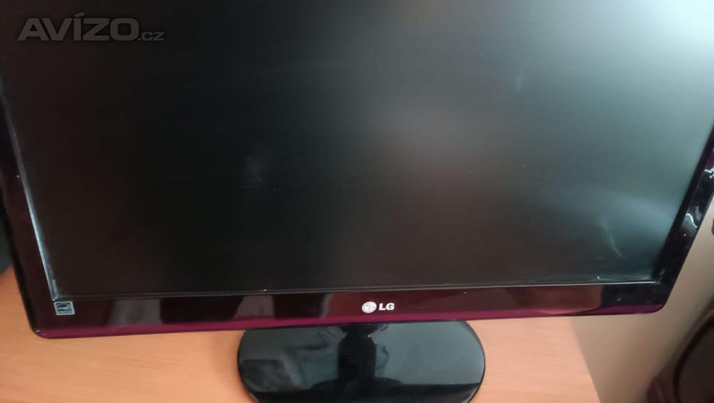 Foto inzerátu PC Lenovo - 16GB RAM, SSD 240GB + 640GB HDD + monitor