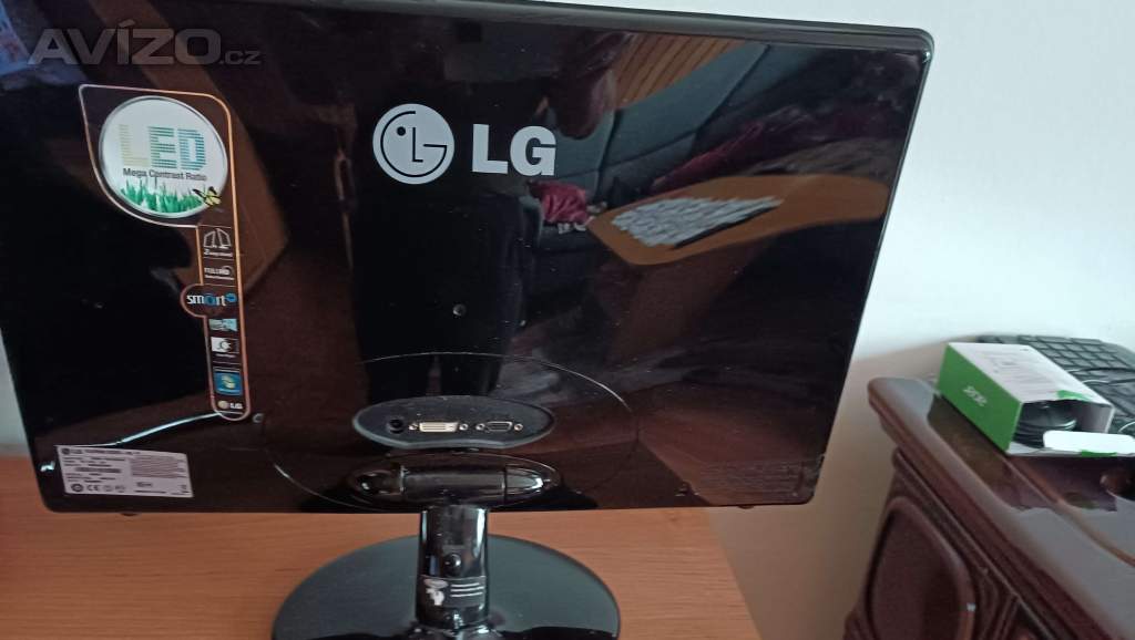 Foto inzerátu PC Lenovo - 16GB RAM, SSD 240GB + 640GB HDD + monitor