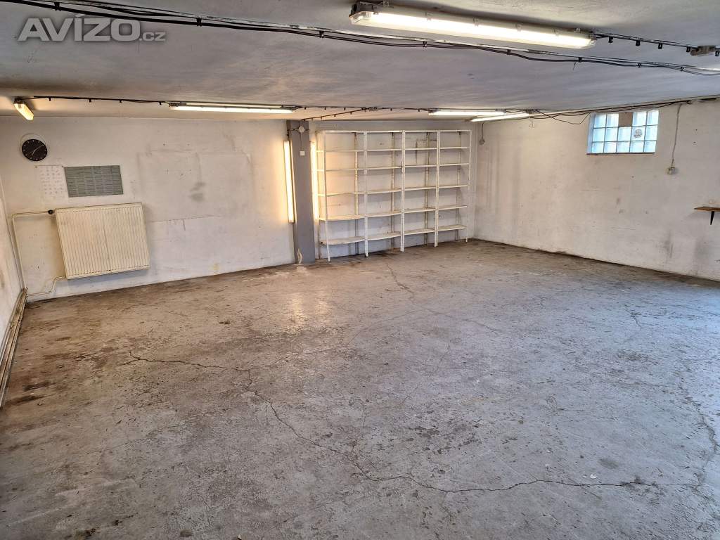 Foto inzerátu Pronájem velké garáže v Ostravě Radvanicích 60m2