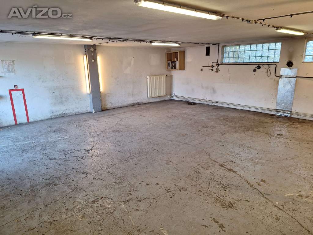 Foto inzerátu Pronájem velké garáže v Ostravě Radvanicích 60m2