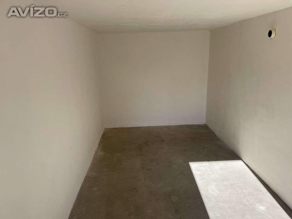 Foto inzerátu Pronajmu garáž: ul. Gajdošova (Mor.Ostrava) | 20m²