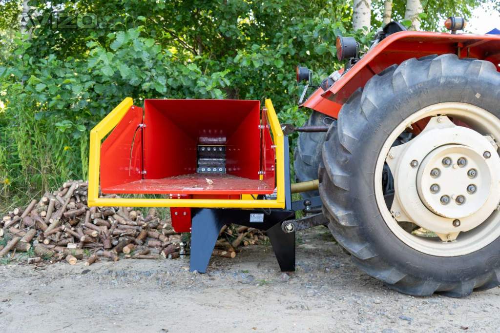 Foto inzerátu ŠTĚPKOVAČ ZA TRAKTOR PTO MODEL R-100 NOVÝ