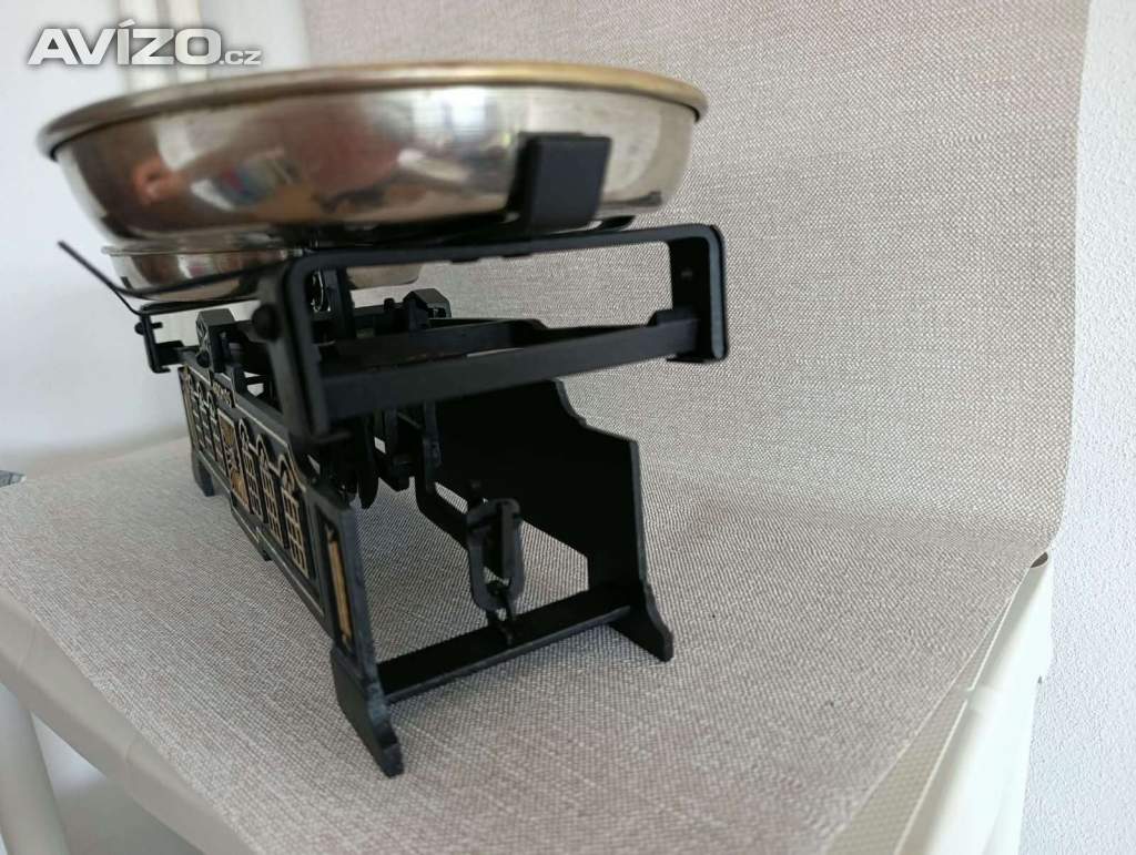Foto inzerátu Starožitné váhy KOSMOS 5 kg – po renovaci. ČSSR