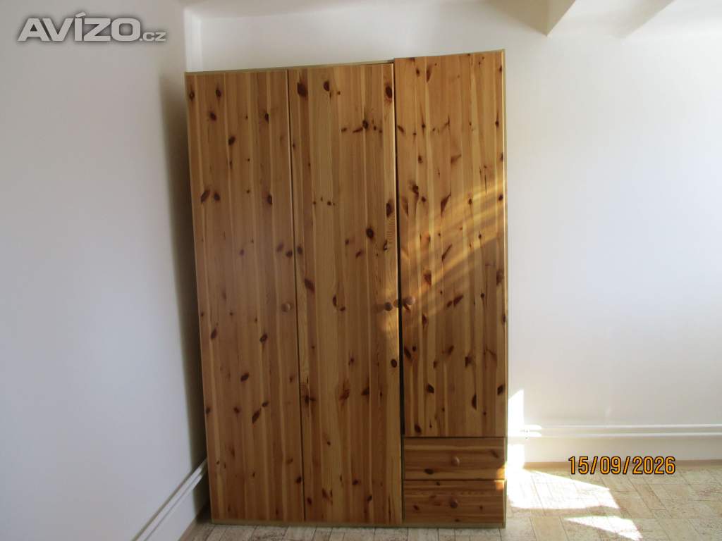 Prodej šatní skříně z masívu 100% stav 135cm