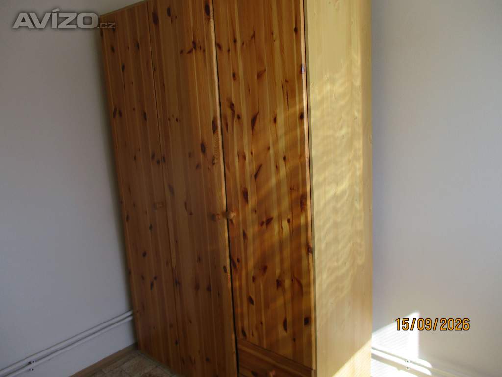 Foto inzerátu Prodej šatní skříně z masívu 100% stav 135cm