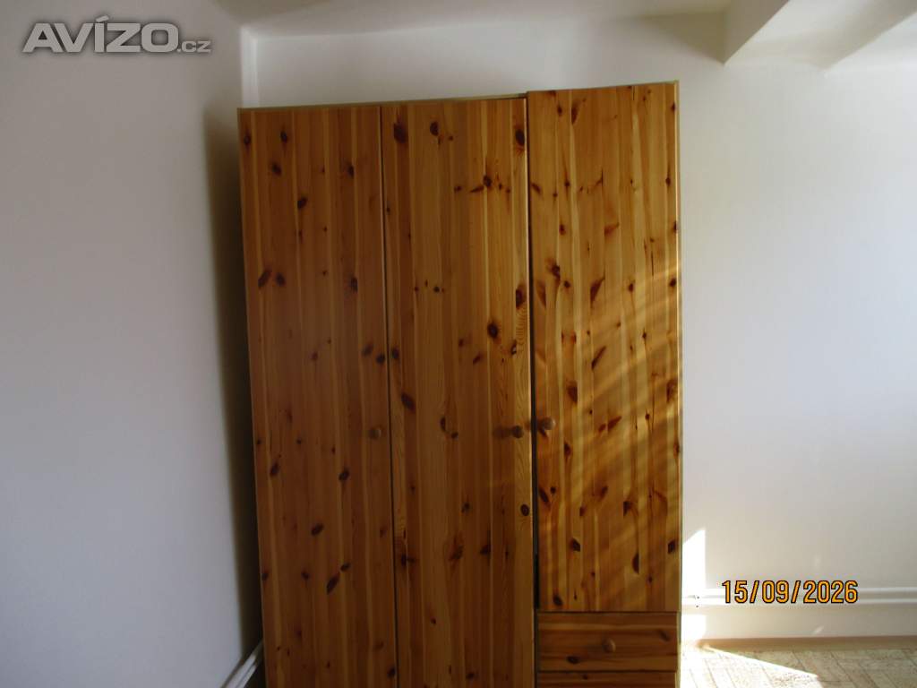 Foto inzerátu Prodej šatní skříně z masívu 100% stav 135cm
